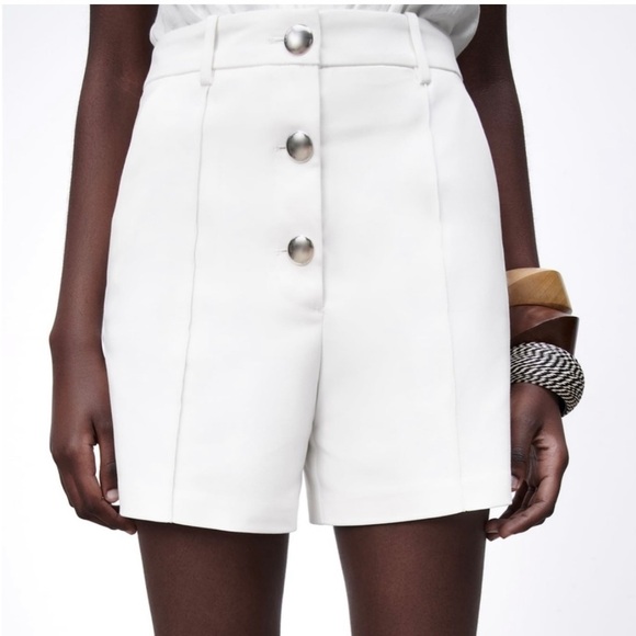 Zara high waisted cream shorts with pockets and gold buttons NEW - Picture 1 of 10